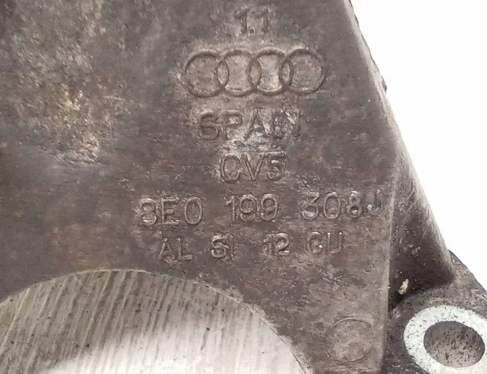 AUDI A6 C5/4B (1997-2004) Left Side Engine Bracket 8E0199308 31045287