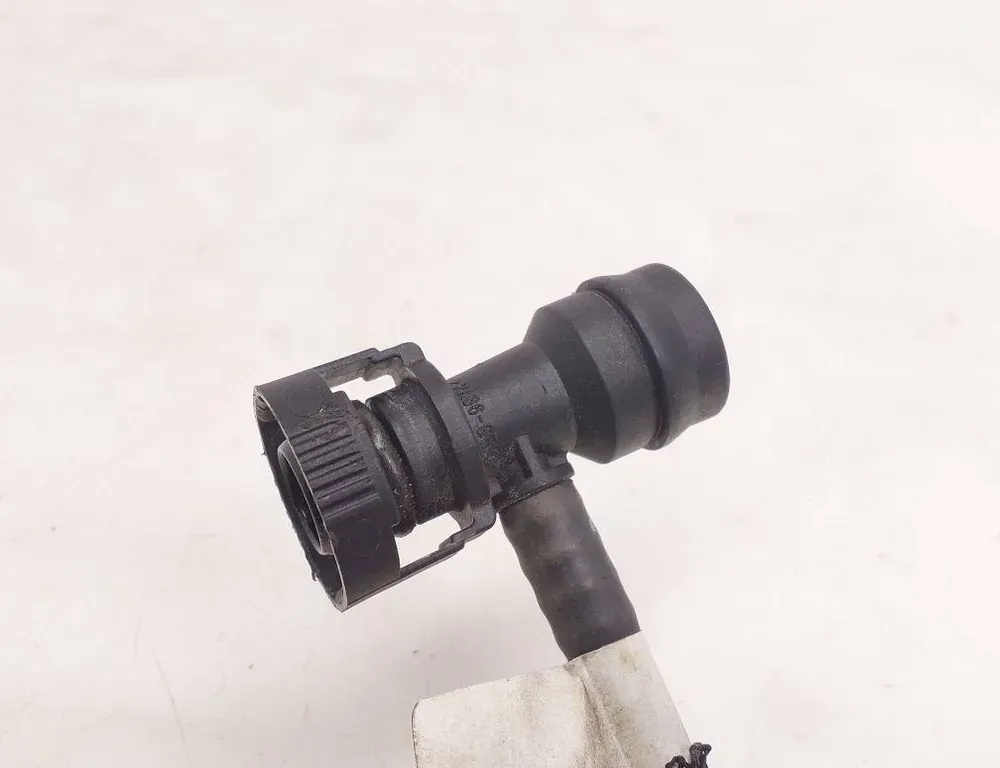 BMW 5 Series G30/G31 (2016-2023) Vákuová trubica 8645343 33581588