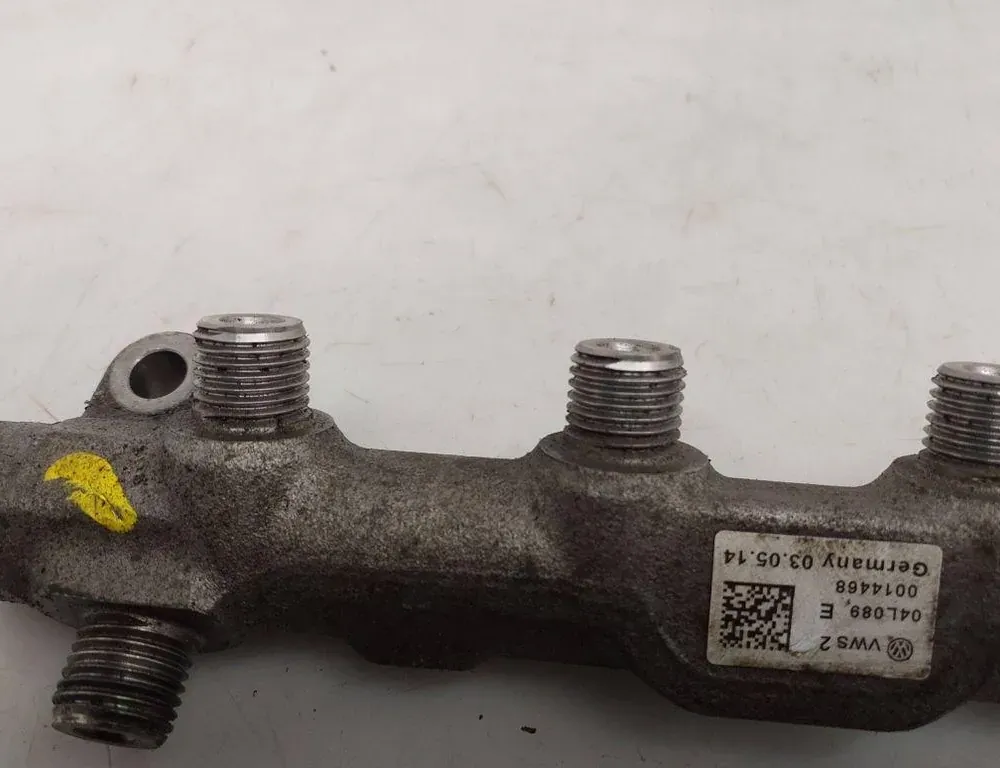 AUDI A4 B8/8K (2011-2016) Palivová lišta 04L089E 33952827