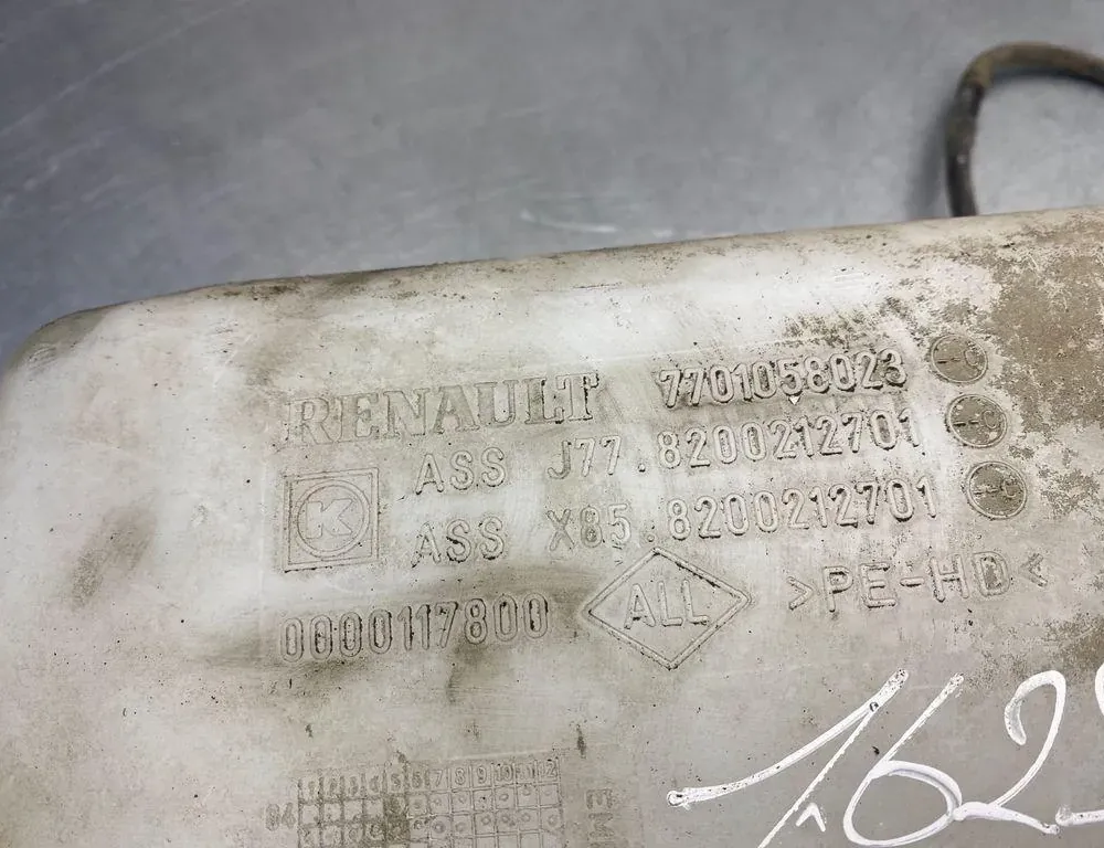 RENAULT Megane 3 generation (2008-2020) Nádrž na ostrekovač okien 0000117800,7701058028,8200212701 34337347