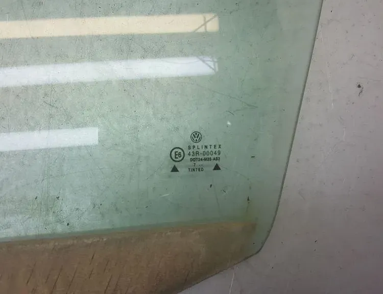 VOLKSWAGEN Golf 4 generation (1997-2006) Стекло передней левой двери 43R00049 34336927