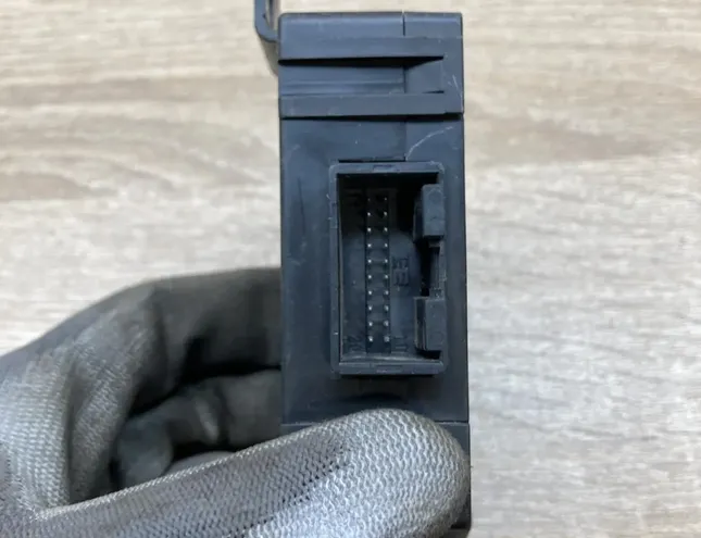 AUDI A8 D2/4D (1994-2002) Ovládacia jednotka alarmového signálu 4D0951173D 34445479