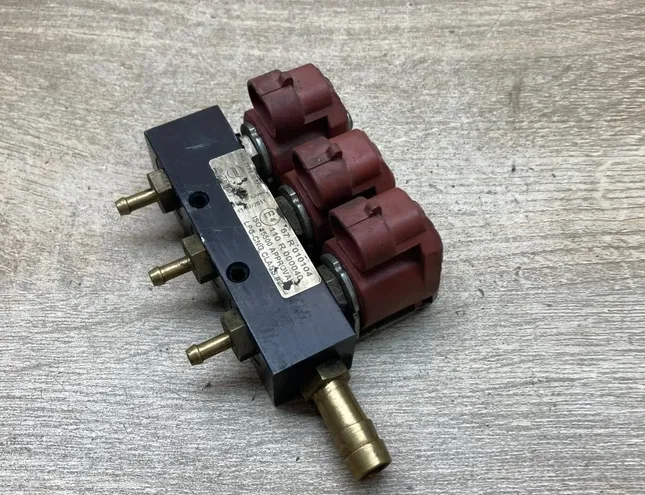 VOLVO 850 1 generation (1992-1997) Газовые форсунки 67R010104,110R000040 34424086