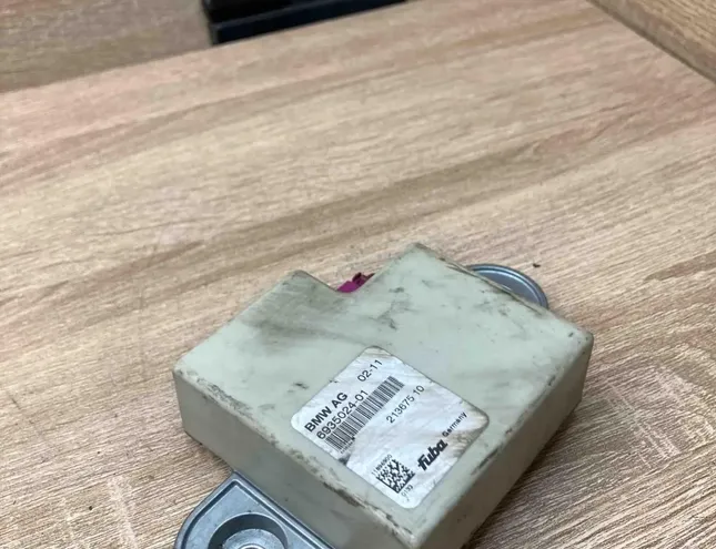 BMW 3 Series E21 (1975-1983) Zosilňovač antény na kufri 6935024,213675 34385026