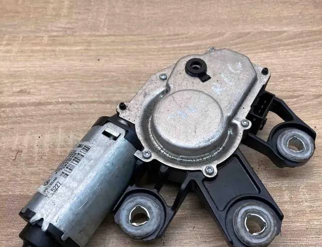 VOLKSWAGEN Touareg 1 generation (2002-2010) Motor stierača zadného okna 7L0955712C,53032612 34390631