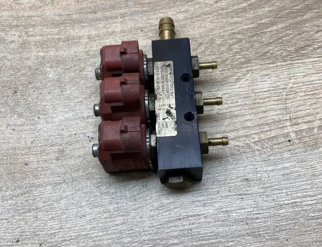 VOLVO 850 1 generation (1992-1997) Газовые форсунки 67R010104,110R000040 34424086