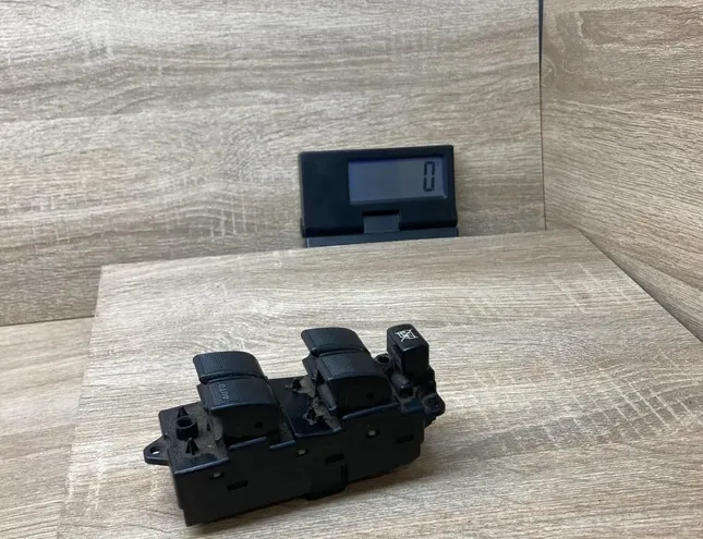 MAZDA 6 GG (2002-2007) Ovládače okien ľavých zadných dverí 514526 34433633