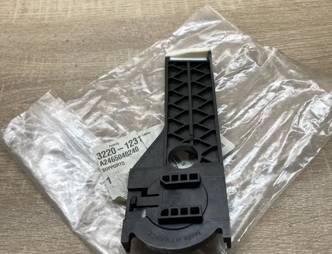 MERCEDES-BENZ B-Class W245 (2005-2011) Держатель радиатора A2465040240 34432200