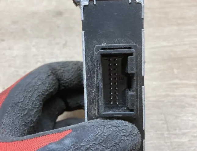 AUDI A8 D2/4D (1994-2002) Alarm Signal Control Unit 4D0951173B 34437356