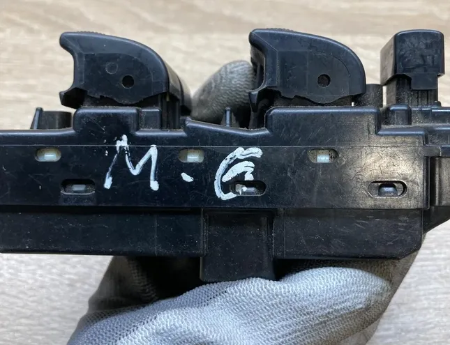 MAZDA 6 GG (2002-2007) Ovládače okien ľavých zadných dverí 514526 34445507