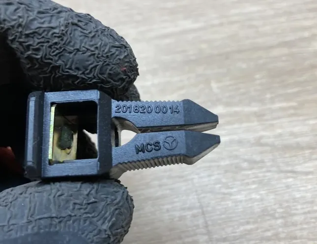 MERCEDES-BENZ 190 (W201) 1 generation (1982-1993) Obloženie pravého predného svetlometu 2018200014 34436648