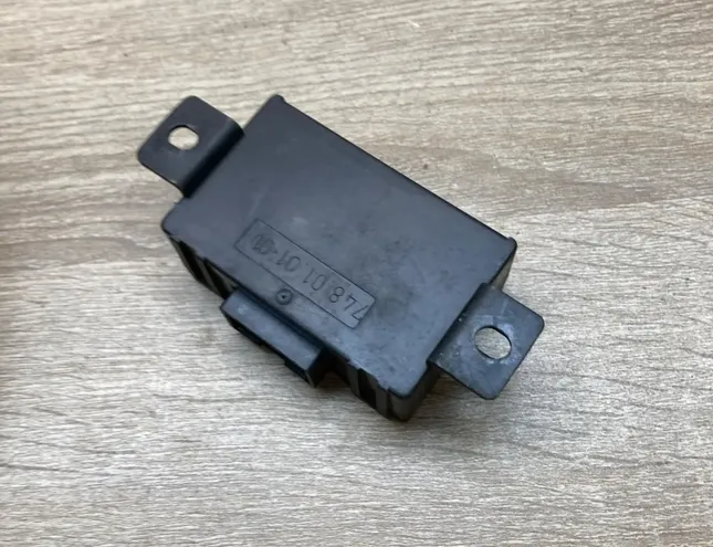 AUDI A8 D2/4D (1994-2002) Ovládacia jednotka alarmového signálu 4D0951173D 34445479