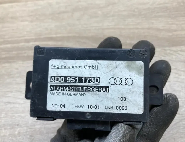 AUDI A8 D2/4D (1994-2002) Ovládacia jednotka alarmového signálu 4D0951173D 34445479