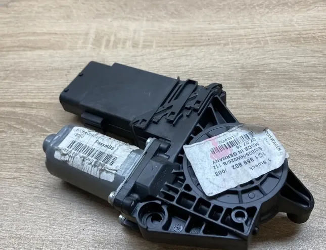 VOLKSWAGEN Passat B5 (1996-2005) Motor regulátora okna ľavých predných dverí 1C1959802,10555300 34279297