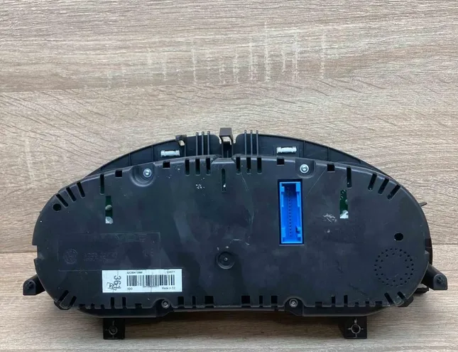 VOLKSWAGEN Passat CC 1 generation (2008-2017) Rýchlosťomer 3C8920970P,RHD 34408814