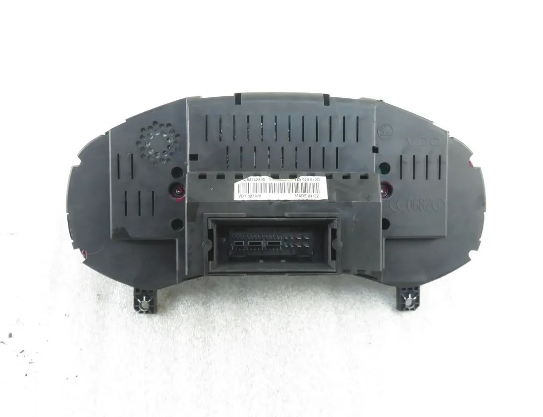 SKODA Octavia 2 generation (2004-2013) Speedometer 1Z0920812D 28125933