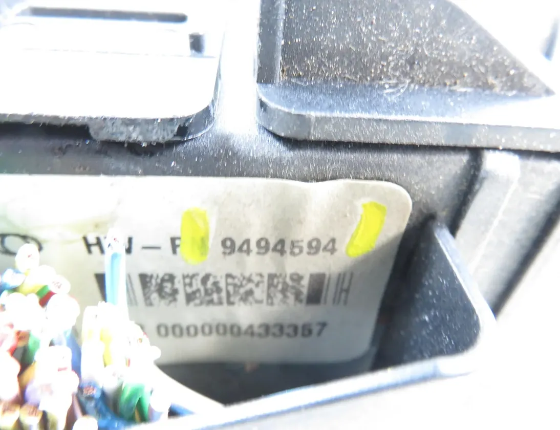 VOLVO S80 1 generation (1998-2006) Fuse Box 9494594 33570514