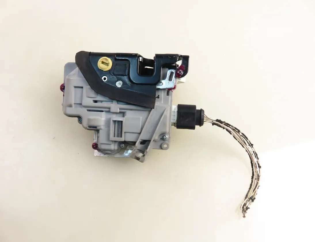 VOLKSWAGEN Passat B6 (2005-2010) Rear Right Door Lock 33584058