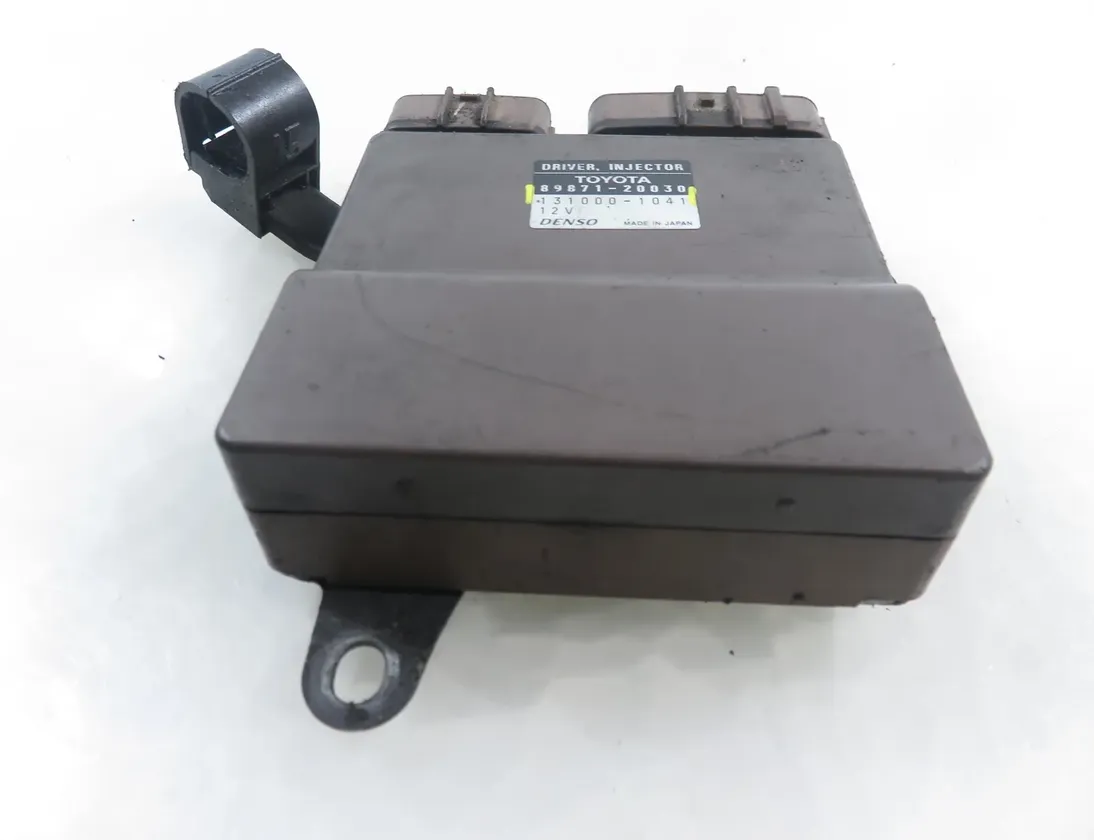 TOYOTA RAV4 2 generation (XA20) (2000-2006) Блок управления топливных форсунок 1310001041,8987120030 33732453