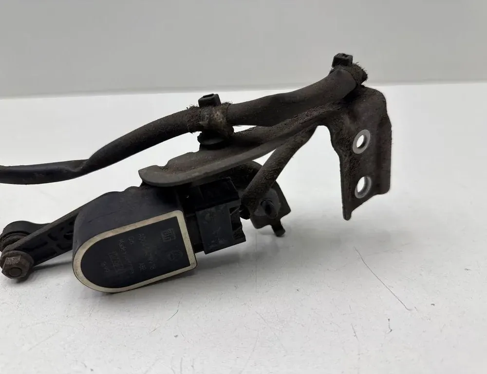 INFINITI Q30 1 generation (2016-2020) Ľavý predný snímač hladiny 1699,A0045429918 34103170