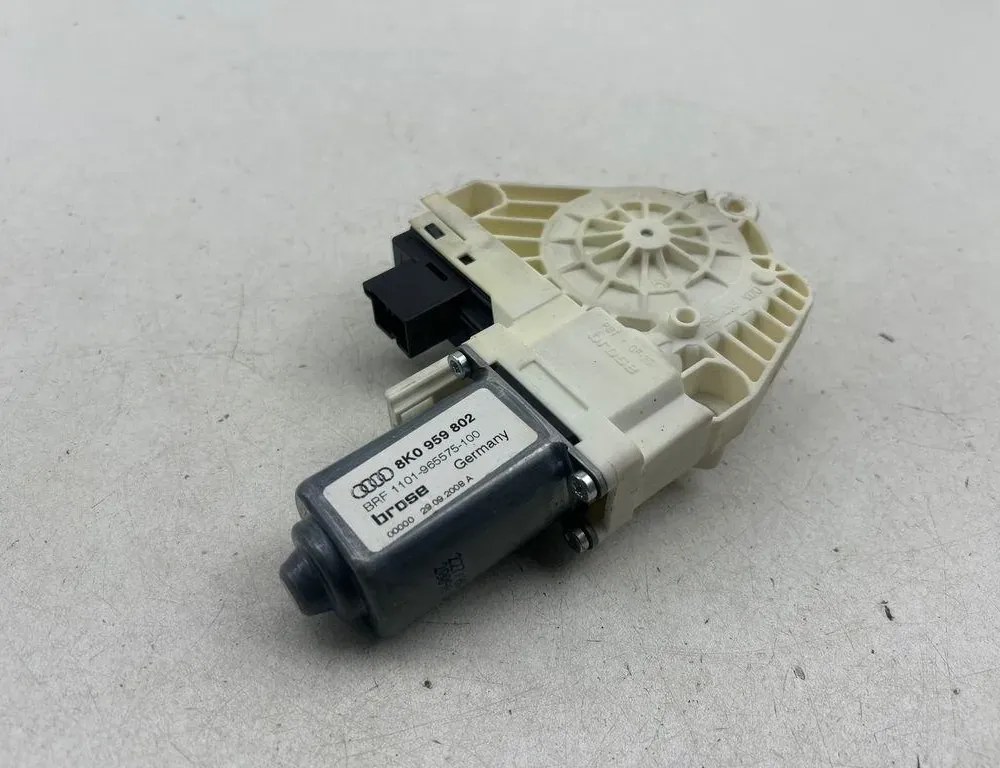 AUDI A4 B7/8E (2004-2008) Маторчик стеклоподъемника передней левой двери 00000,1101965575100,8K0959802 34110095