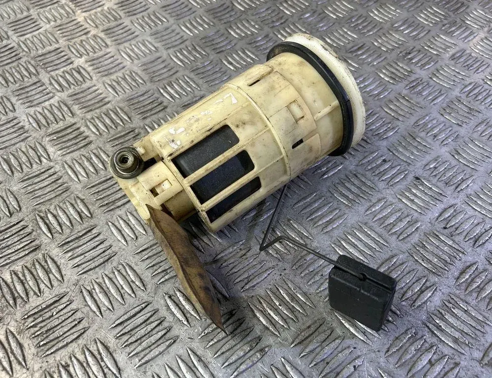 LEXUS RX 2 generation (2003-2009) Топливный насос 34108369