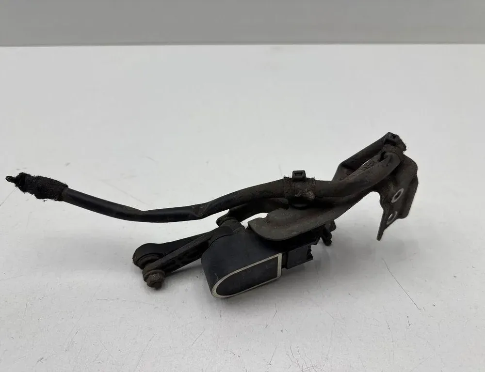 INFINITI Q30 1 generation (2016-2020) Ľavý predný snímač hladiny 1699,A0045429918 34103170