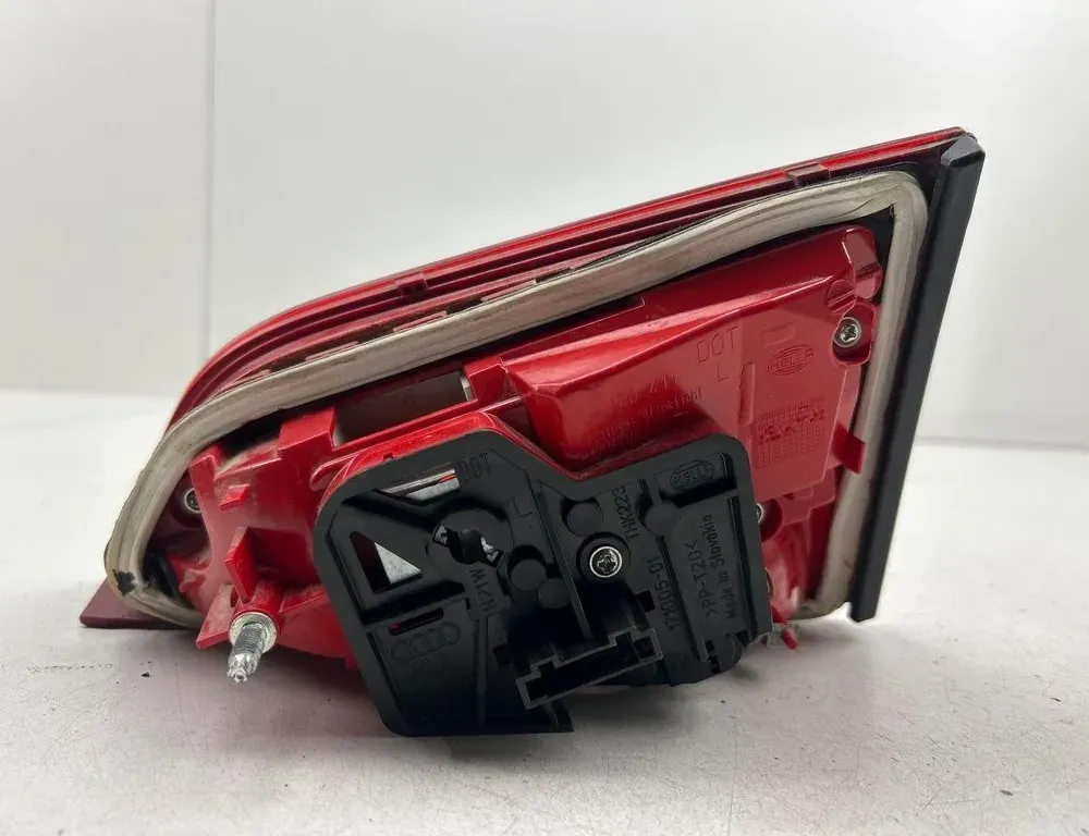 AUDI A4 B7/8E (2004-2008) Ľavé zadné svetlo na kufri 34109958