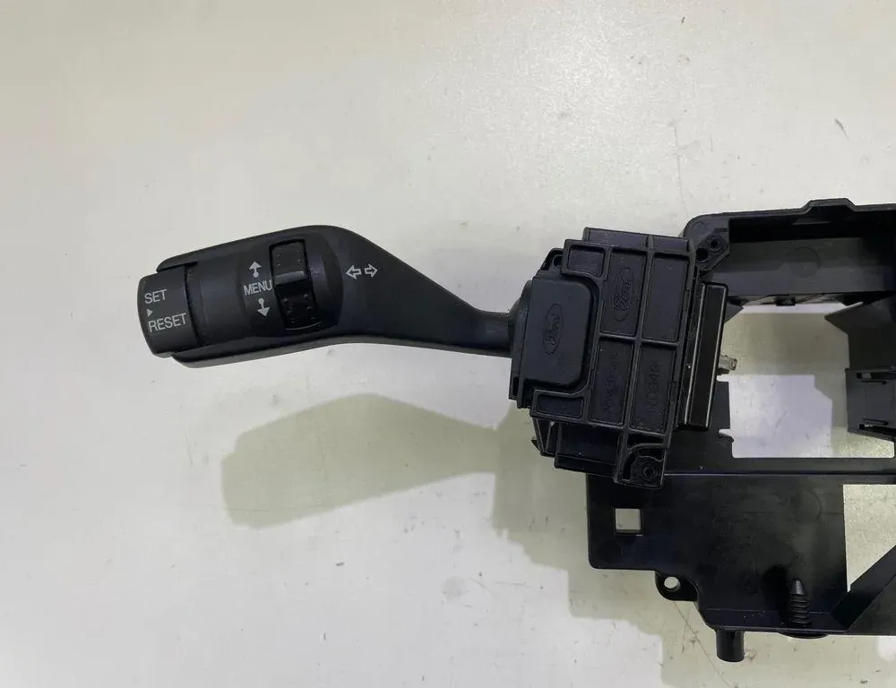 FORD Kuga 1 generation (2008-2013) Stieračový prepínač 3M5T6475AE 34126824