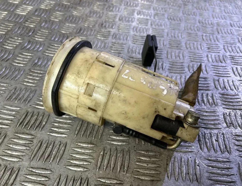 LEXUS RX 2 generation (2003-2009) Топливный насос 34108369