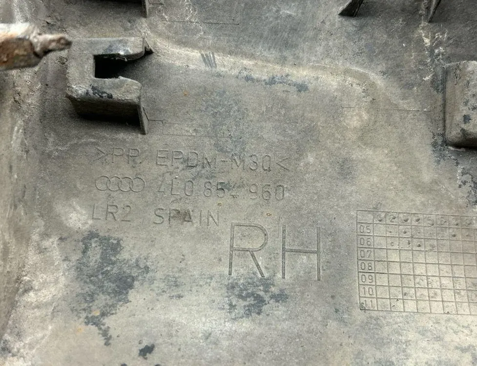 AUDI Q7 4M (2015-2024) Rear Right Fender Molding 4L0854960 34119653