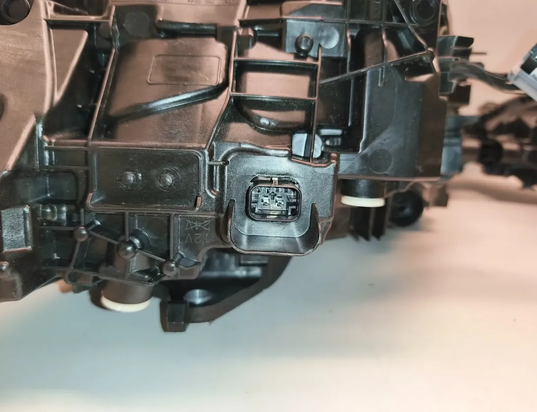 BMW 4 Series G22, G23, G26 (2020-2023) Predný ľavý pravý svetlometový kit 5A3B2F8,5A3B2F7,5A3B2F8-06,5A3B2F7-06 34218057