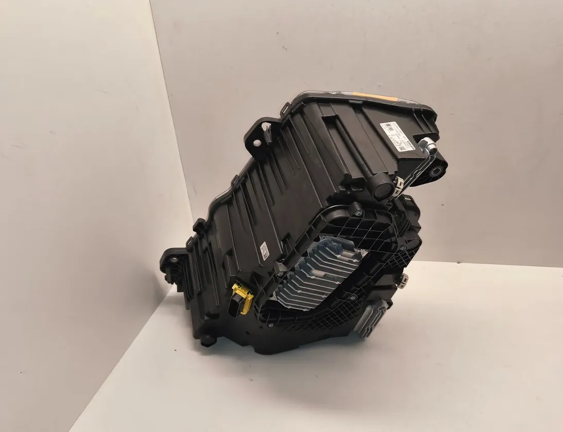 VOLVO FH II (2012-present) Front Right Headlight 24056512 33586434