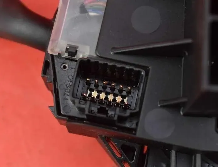 FORD Focus 2 generation (2004-2011) Подрулевой переключатель 4M5T-13N064-FH 22108209