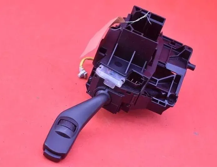 FORD Focus 2 generation (2004-2011) Подрулевой переключатель 4M5T-13N064-FH 22108209