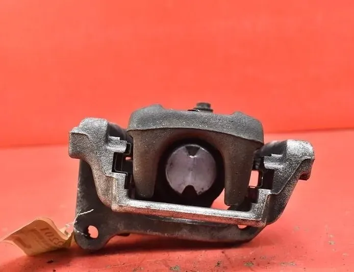 TOYOTA ProAce 2 generation (2016-2023) Ľavý zadný brzdový strmeň AE777006 22768557