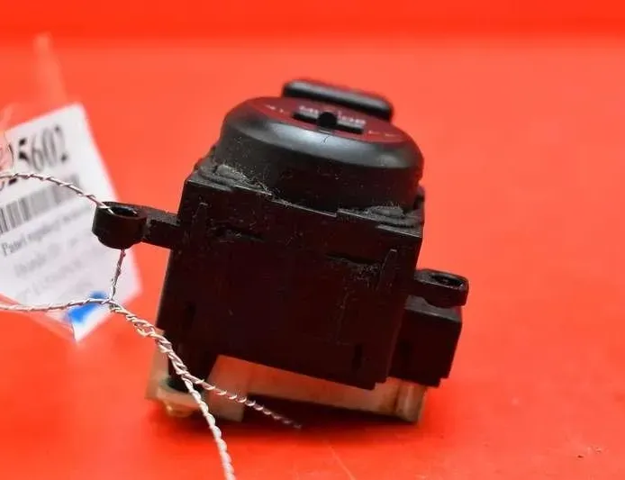 HYUNDAI i30 FD (1 generation) (2007-2012) Переключатель регулировки зеркала HYUNDAI 22851057