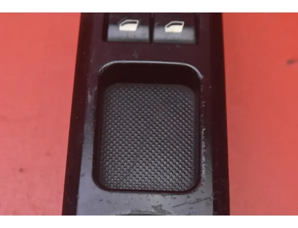 PEUGEOT Front Left Door Window Switch 96468705XT 33525883
