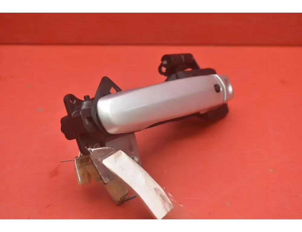 SUZUKI SX4 1 generation (2006-2014) Ľavá predná dverová vonkajšia kľučka 33533136