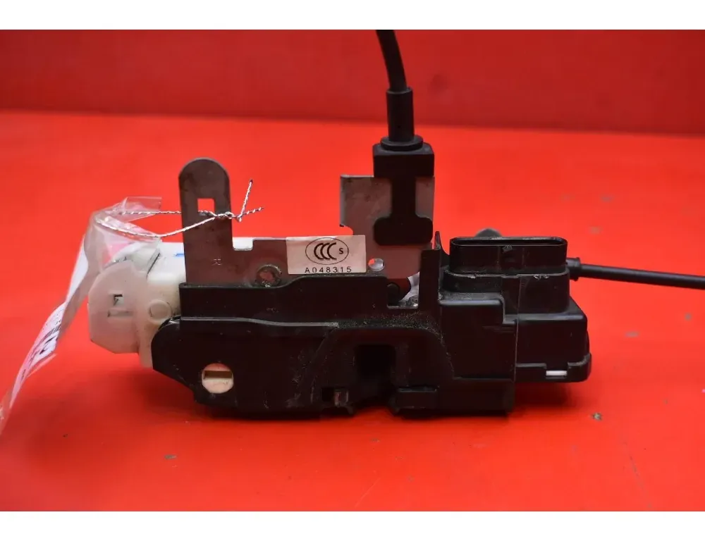 VOLVO V40 2 generation (2012-2020) Zámok pravých zadných dverí 31391831 33800246