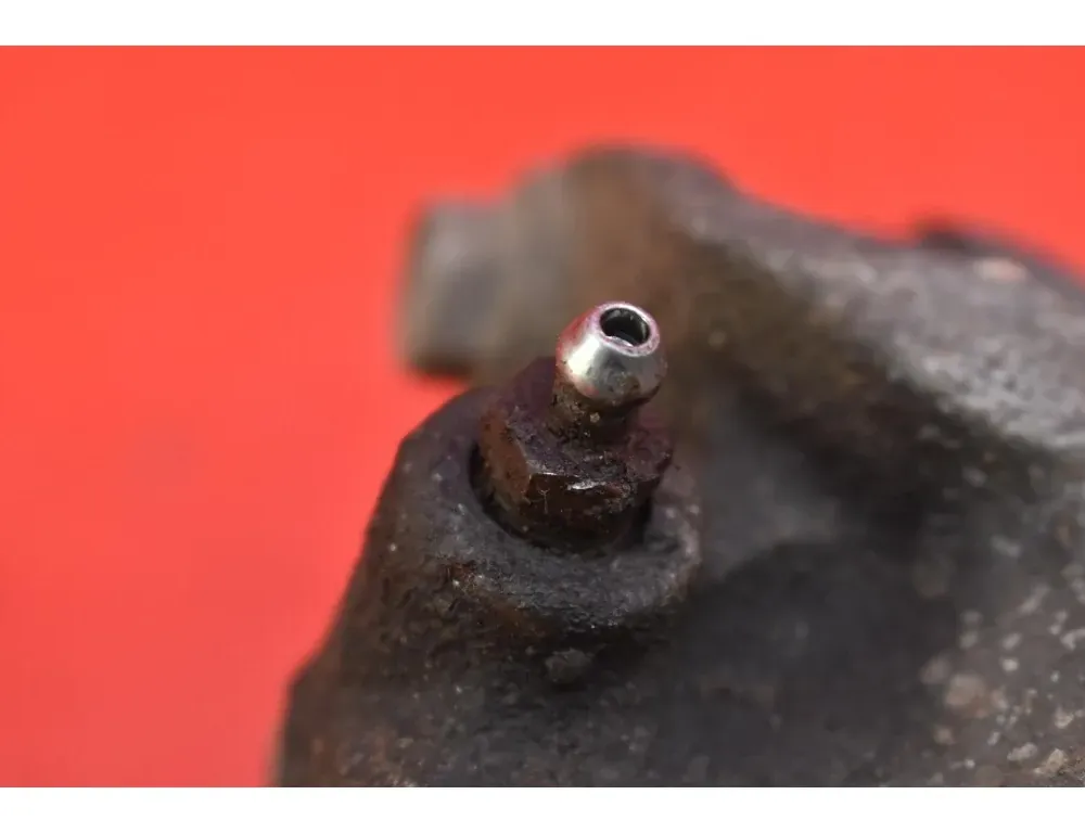 NISSAN Leaf 2 generation (2017-2023) Ľavý predný brzdový strmeň 34287480