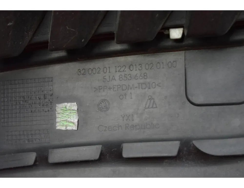 SKODA Express Exteriérová mriežka veterného otvoru 5JA853668 34485766