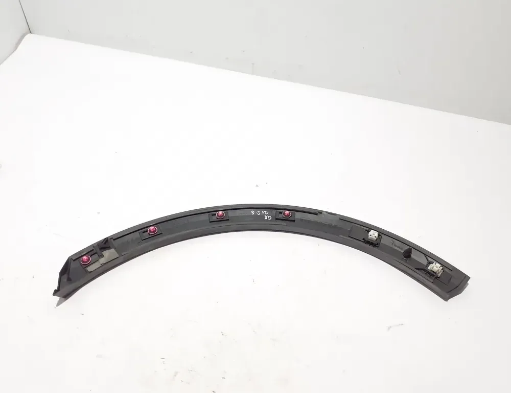 AUDI Q8 4M (2018-2024) Pravé zadné blatníkové lemovanie 4M8853818E 33559635