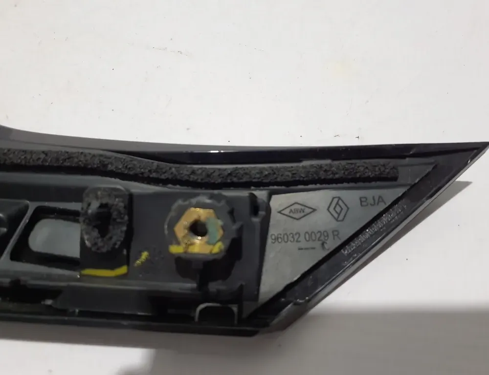 RENAULT Clio 5 generation (2019-2023) Kryt Dekoračnej Lišty Kufra 960320029R 33612879