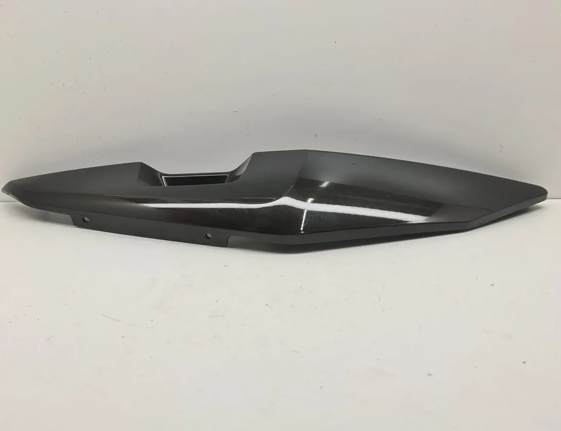 BMW K Кожух заднего правого обтекателя 7709506,46627709506 32844763