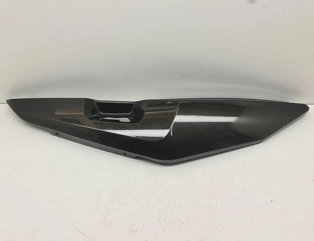 BMW K Кожух заднего правого обтекателя 7709506,46627709506 32844763