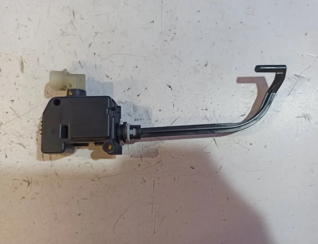 SAAB 9-5 2 generation (2010-2012) Переключатель открытия топливного бака 13501151 14939310