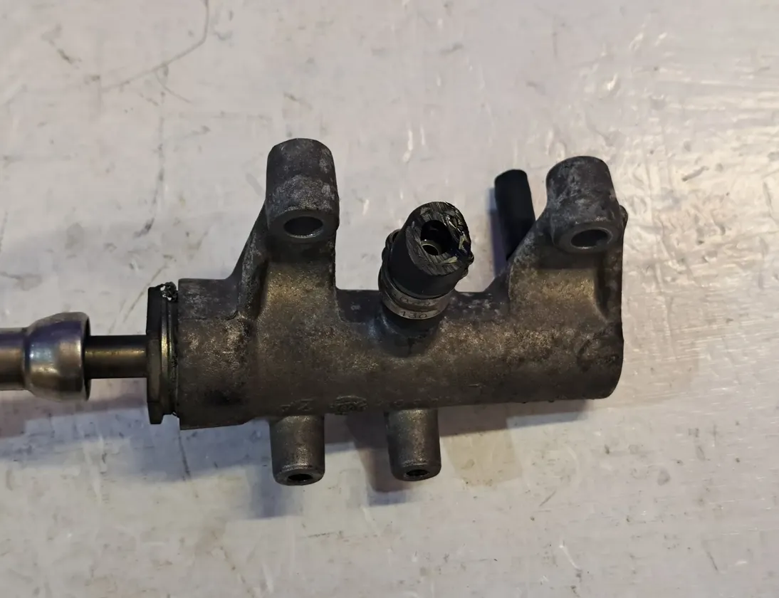 SAAB 9-3 2 generation (2002-2014) Brzdový valec 55204031 28591619