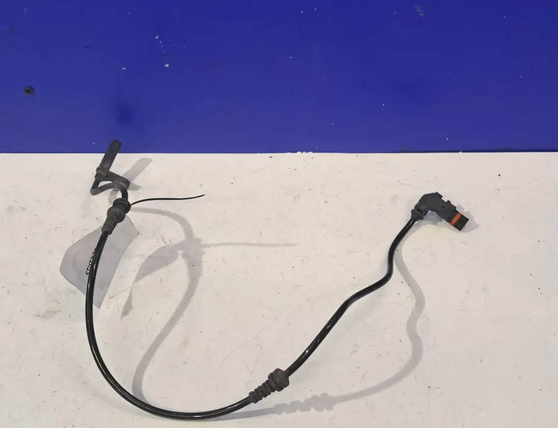 MERCEDES-BENZ C-Class W204/S204/C204 (2004-2015) Front Right ABS Sensor A2049057900 33140486