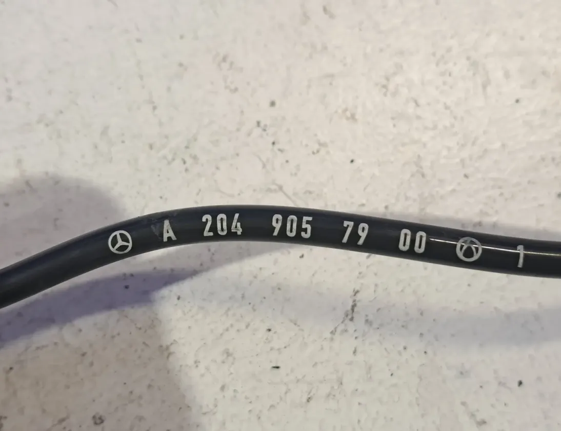 MERCEDES-BENZ C-Class W204/S204/C204 (2004-2015) Front Right ABS Sensor A2049057900 33140486